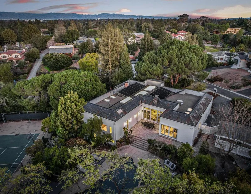 4249 Manuela, Palo Alto, CA 94306