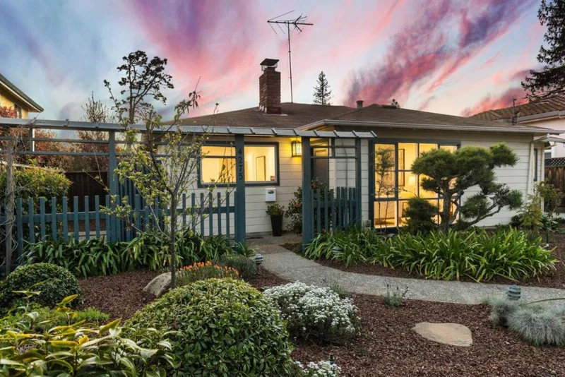 4275 Suzanne, Palo Alto, CA 94306
