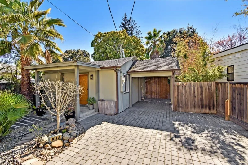 911 Boranda #A, Mountain View, CA 94040