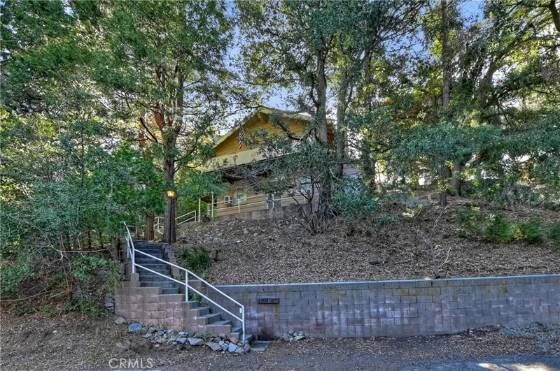 509 Woodsey, Crestline, CA 92325