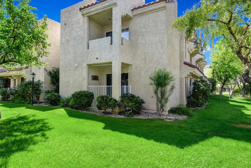 2700 Lawrence Crossley #102, Palm Springs, CA 92264