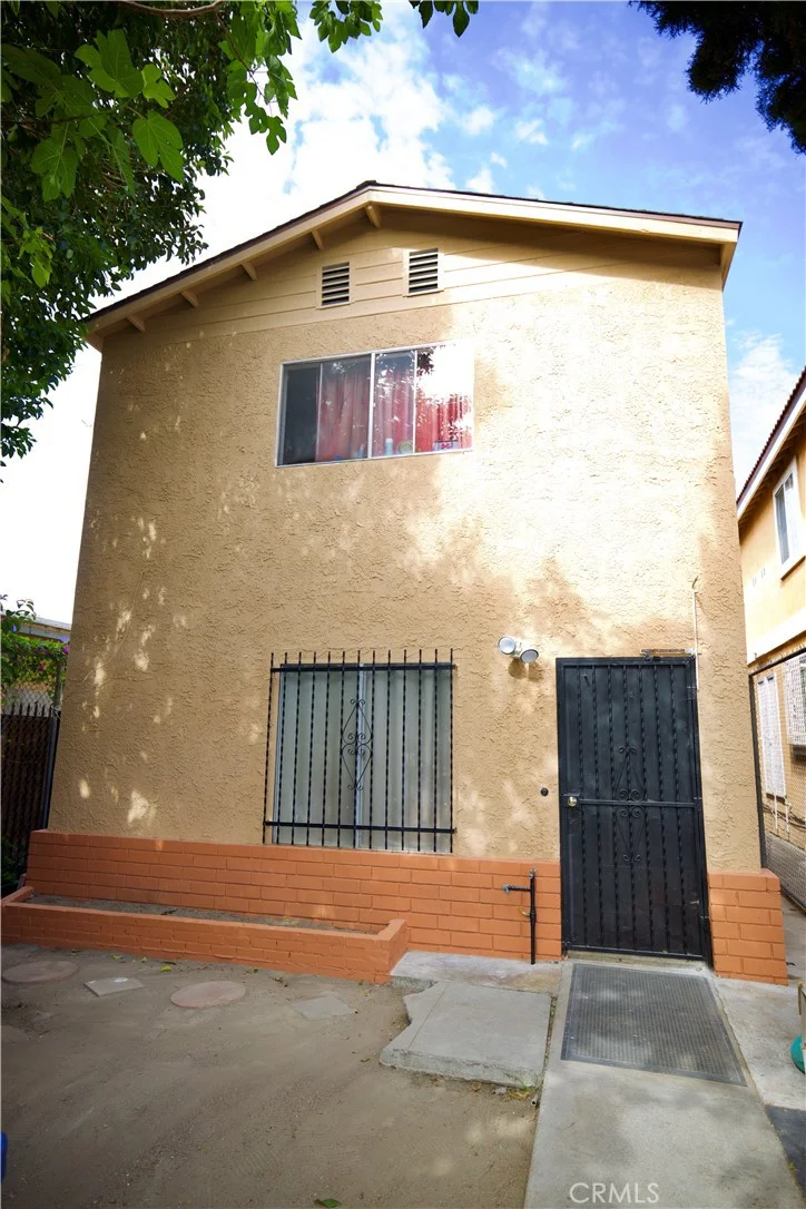 8755 San Pedro, Los Angeles, CA 90003