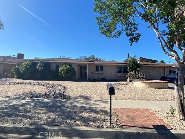 617 Mesa, Rialto, CA 92376