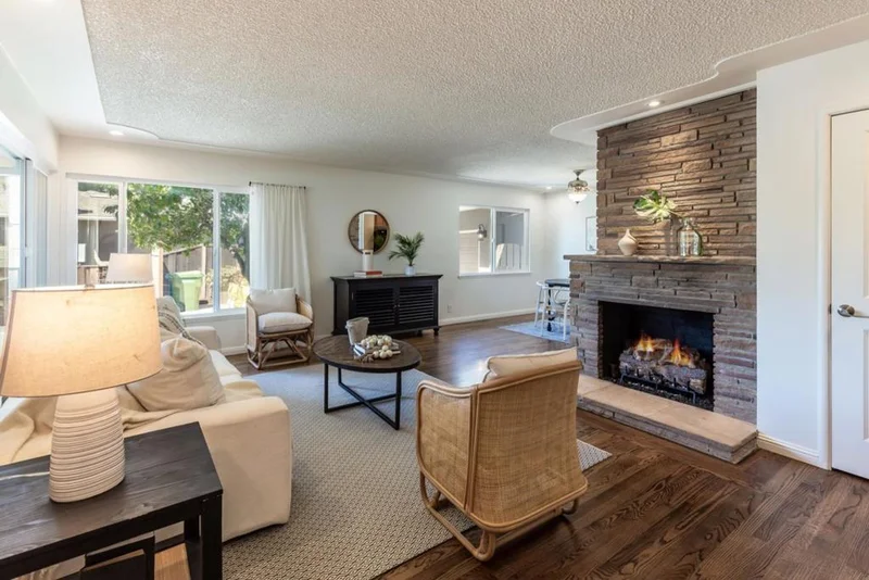 866 Stonehurst, Campbell, CA 95008