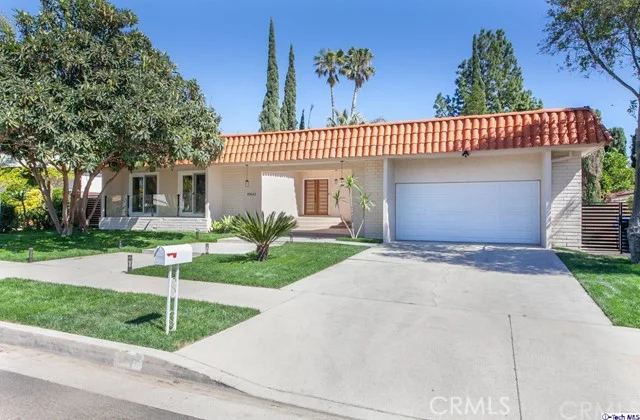 10042 Lubao, Chatsworth, CA 91311