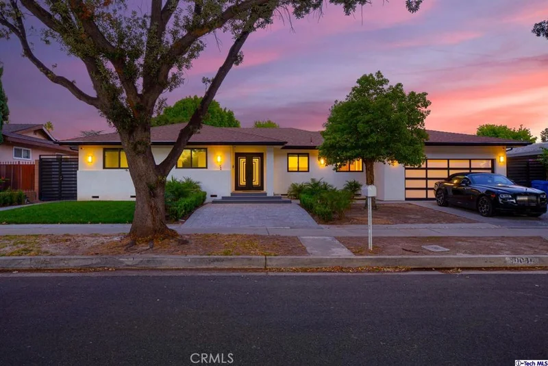 10036 Babbitt, Northridge, CA 91325