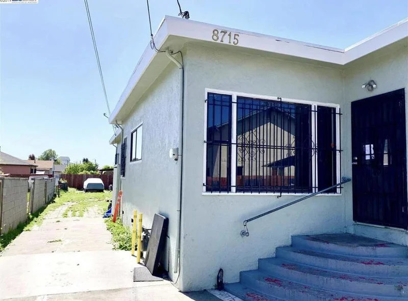 8715 E Street, Oakland, CA 94621