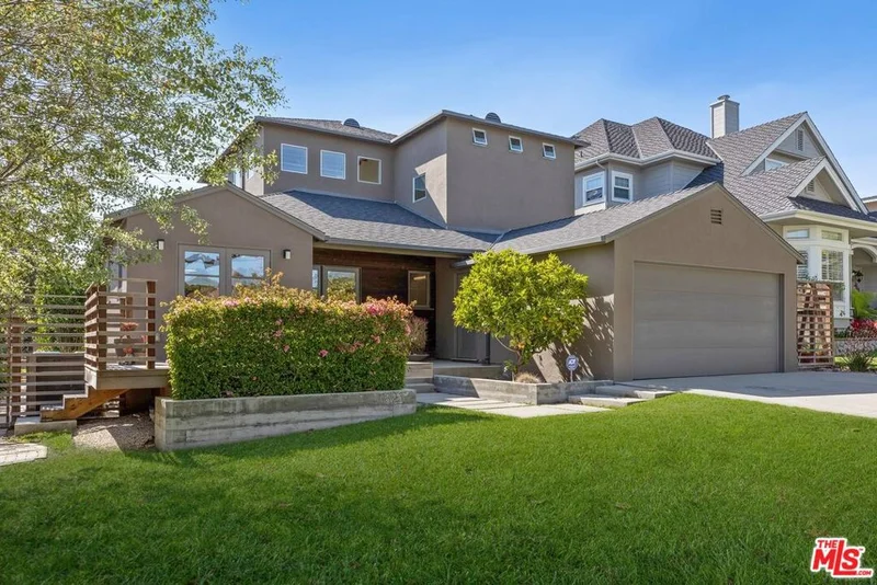 7823 Nardian, Los Angeles, CA 90045