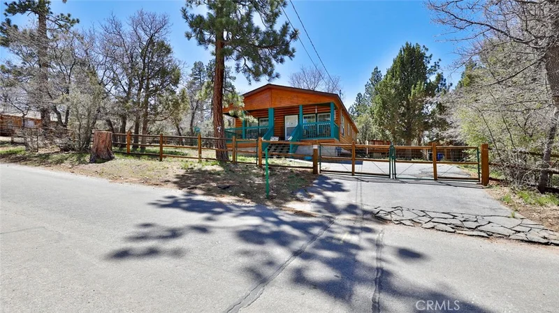 868 Santa Barbara, Sugarloaf, CA 92386