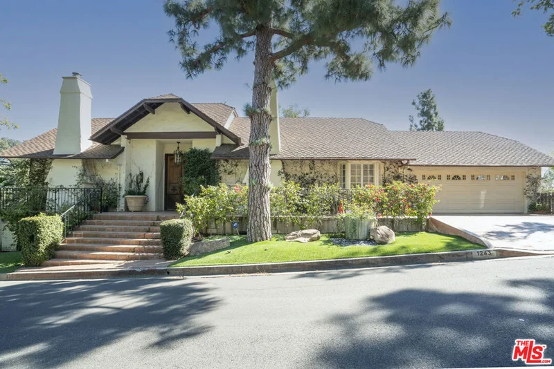 1243 Lago Vista, Beverly Hills, CA 90210