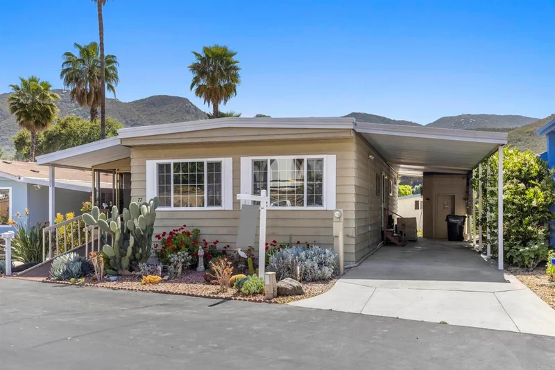 8975 Lawrence Welk Spc 77, Escondido, CA 92026