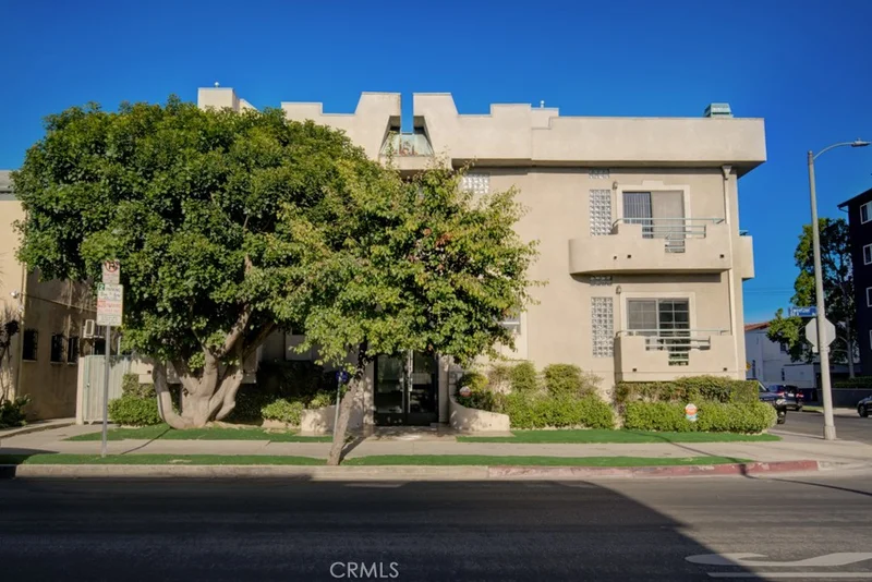 102 Sweetzer #106, Los Angeles, CA 90048
