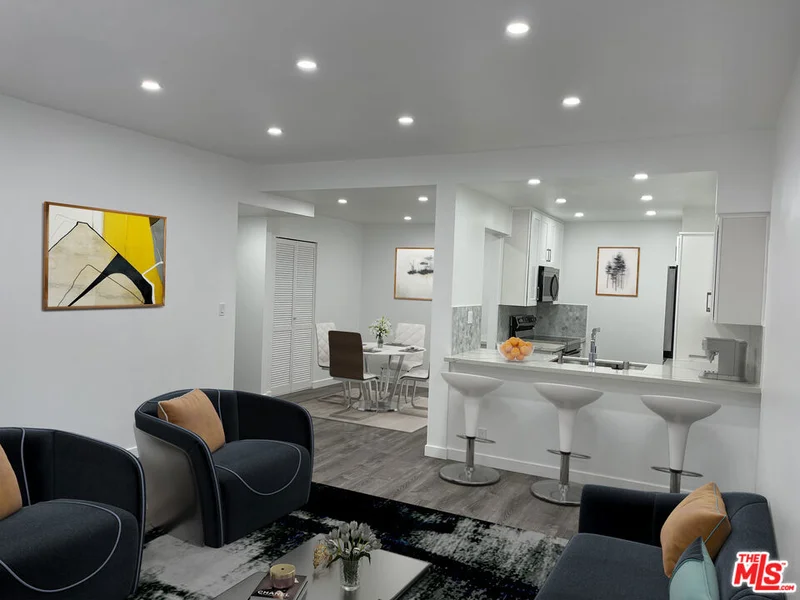 1155 La Cienega #204, West Hollywood, CA 90069