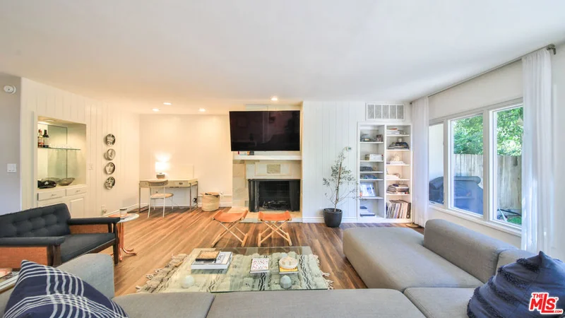 259 Barrington #E10, Los Angeles, CA 90049