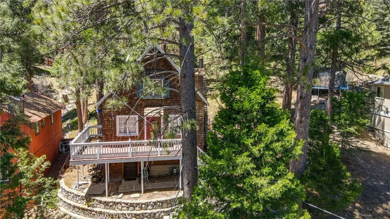 559 Rose, Twin Peaks, CA 92391
