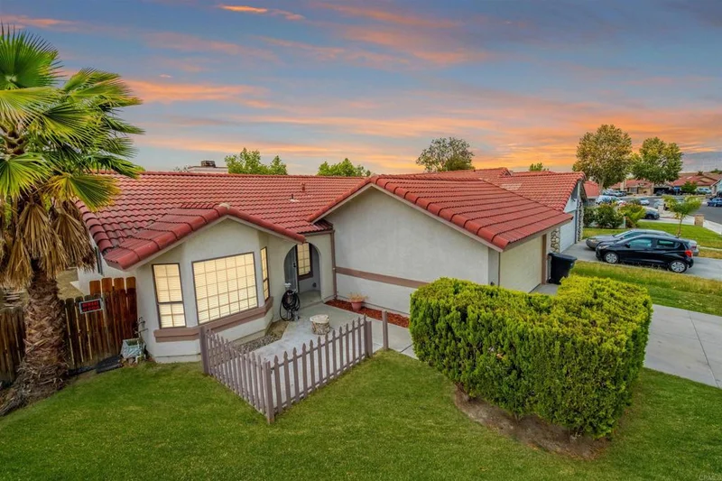 613 Copenhagen, Hemet, CA 92545