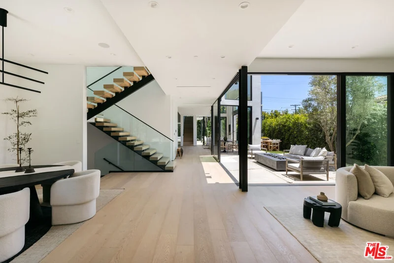 116 Gretna Green, Los Angeles, CA 90049