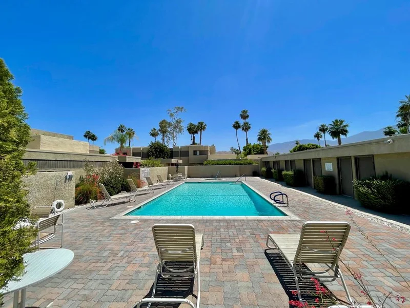 459 Bradshaw #24, Palm Springs, CA 92262