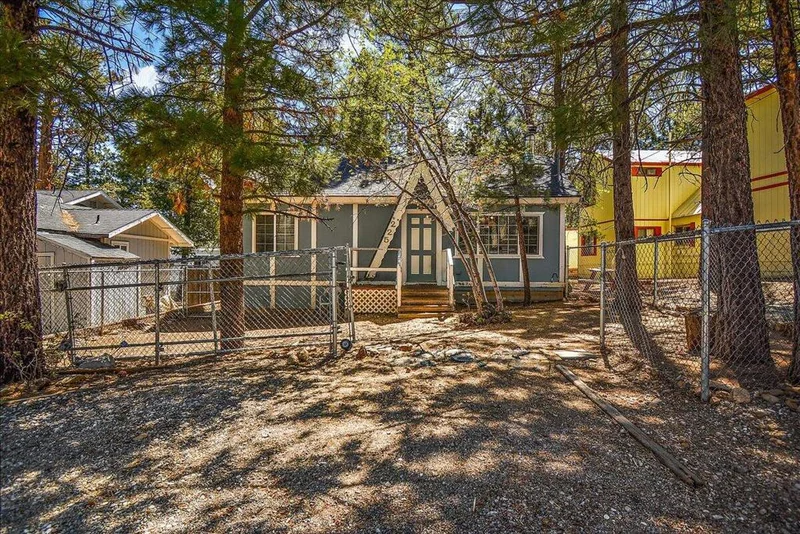 225 Sunset, Sugarloaf, CA 92386