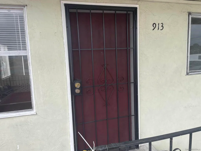Photo 2 of 913 Highland Avenue