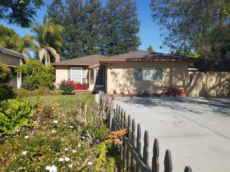10186 Camino Vista, Cupertino, CA 95014