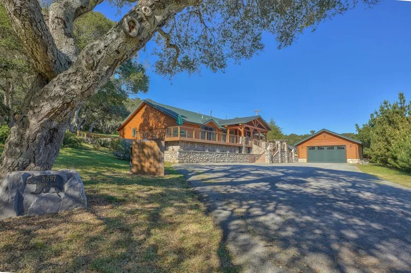 8697 Dyer, Salinas, CA 93907