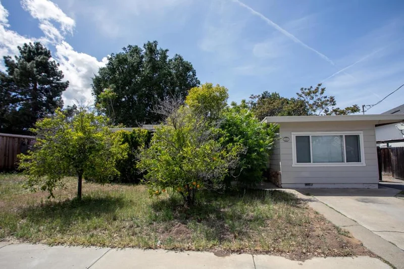 10481 N Stelling Road, Cupertino, CA 95014