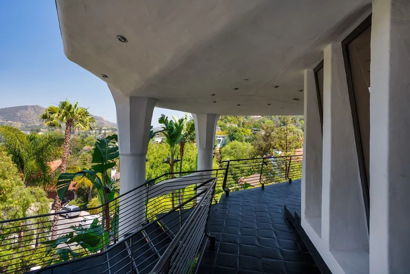2955 Passmore Drive photo 2