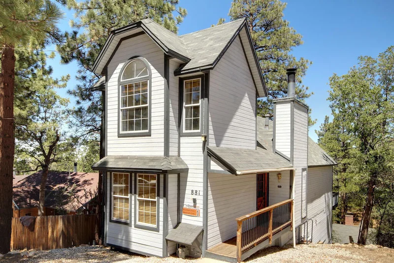 881 Cedar, Sugarloaf, CA 92386