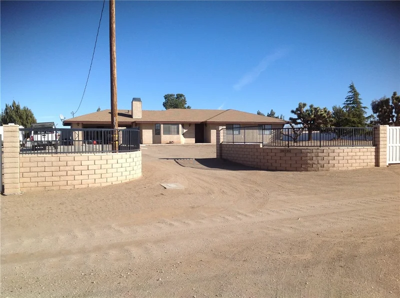 10235 Barker, Oak Hills, CA 92344