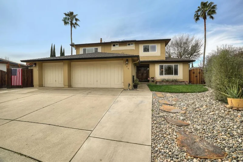 900 Dearborn, Gilroy, CA 95020