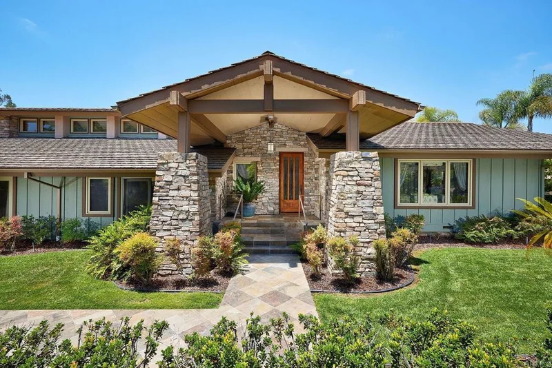 6220 La Fremontia, Rancho Santa Fe, CA 92067