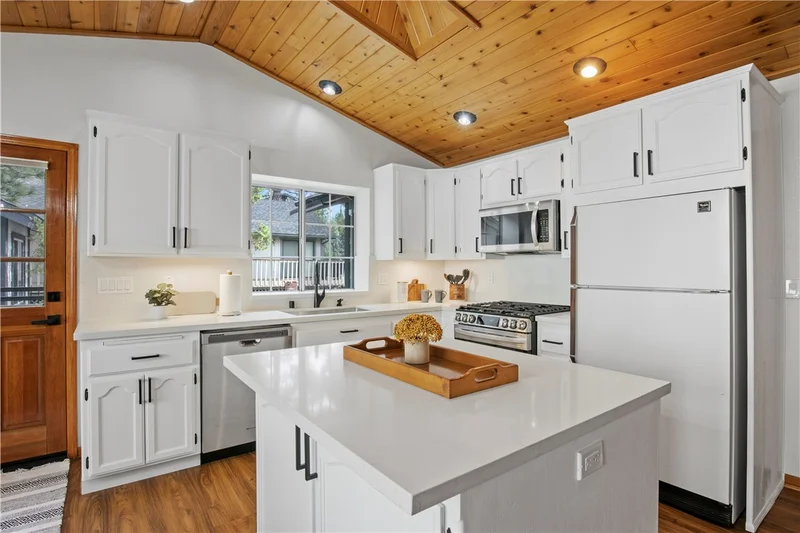 424 E Mountain View Blvd, Big Bear City, CA 92314