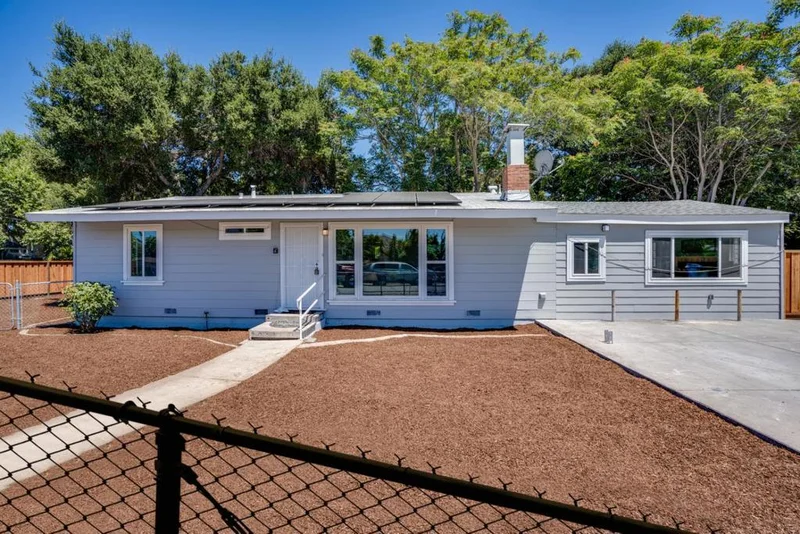 1040 Laurel, East Palo Alto, CA 94303