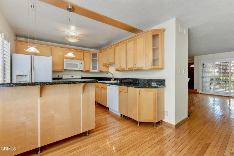 7714 Via Sorrento #22, Burbank, CA 91504