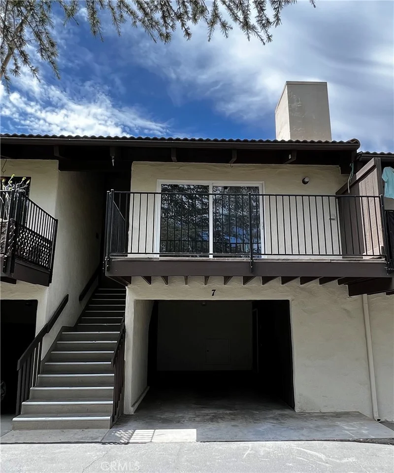 864 Highland Drive 7, Santa Barbara, CA 93109