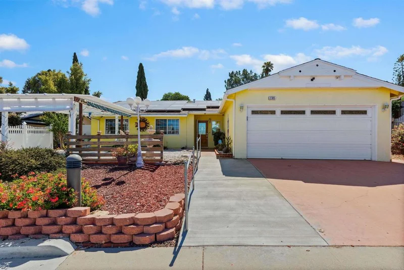 2305 Laconia, San Diego, CA 92114