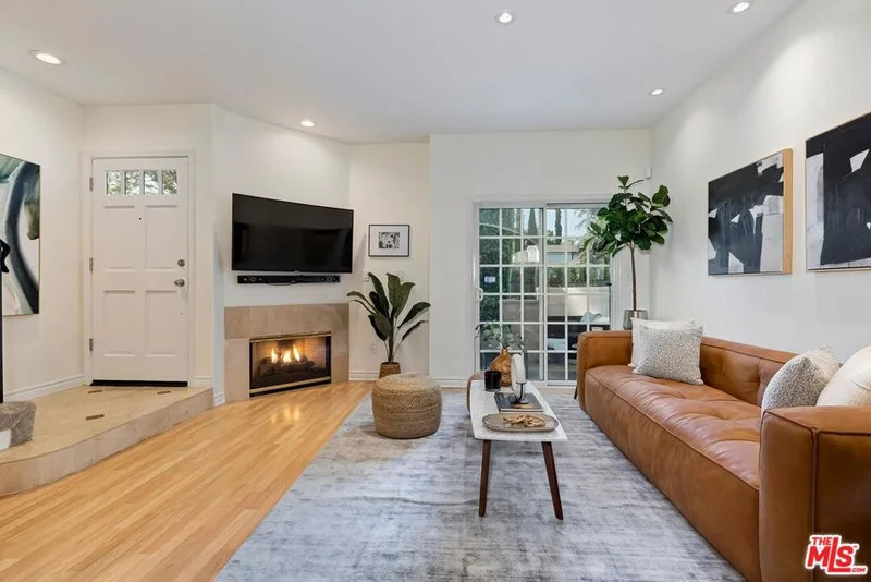 11808 Riverside Drive 2, Valley Village, CA 91607