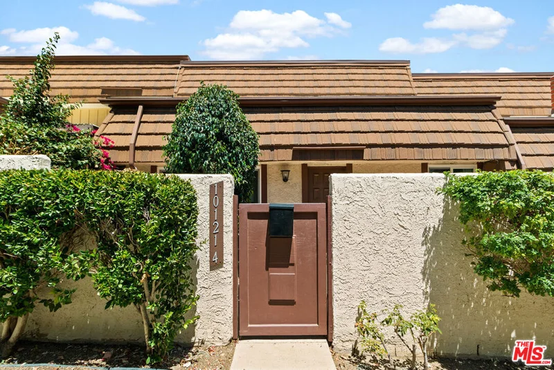 10121 Larwin #4, Chatsworth, CA 91311