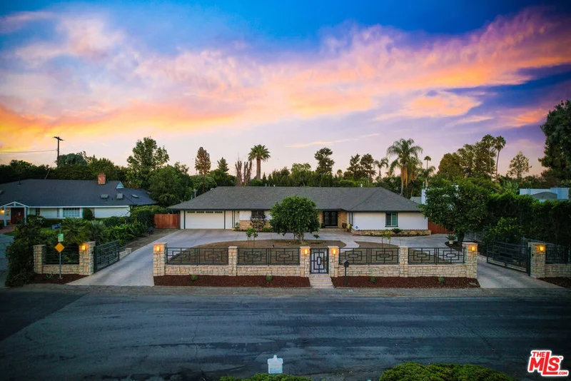 8954 Enfield, Sherwood Forest, CA 91325