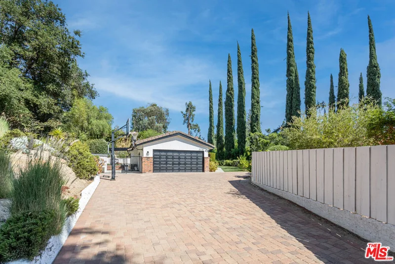 22736 Carsamba, Calabasas, CA 91302