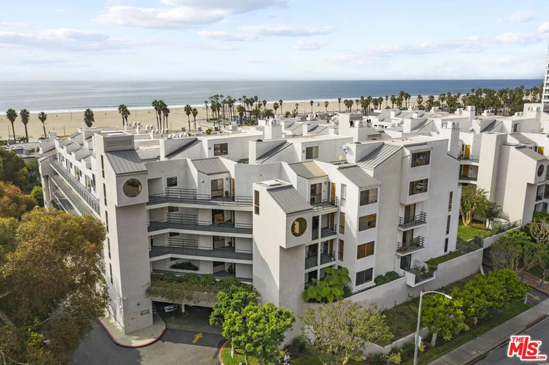 2960 Neilson #103, Santa Monica, CA 90405