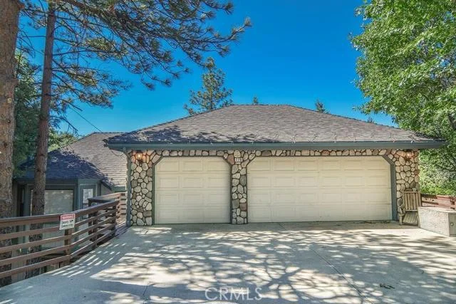 779 Crown, Lake Arrowhead, CA 92352