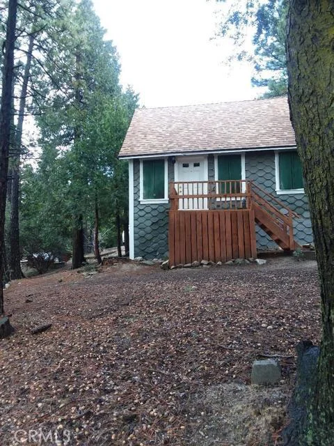 561 Woodsey Rd, Crestline, CA 92325