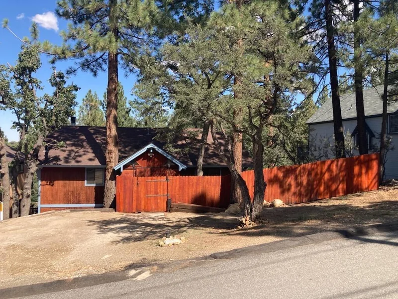 873 Cedar, Sugarloaf, CA 92386