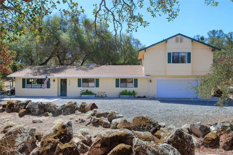 42464 John Muir Drive, Coarsegold, CA 93614