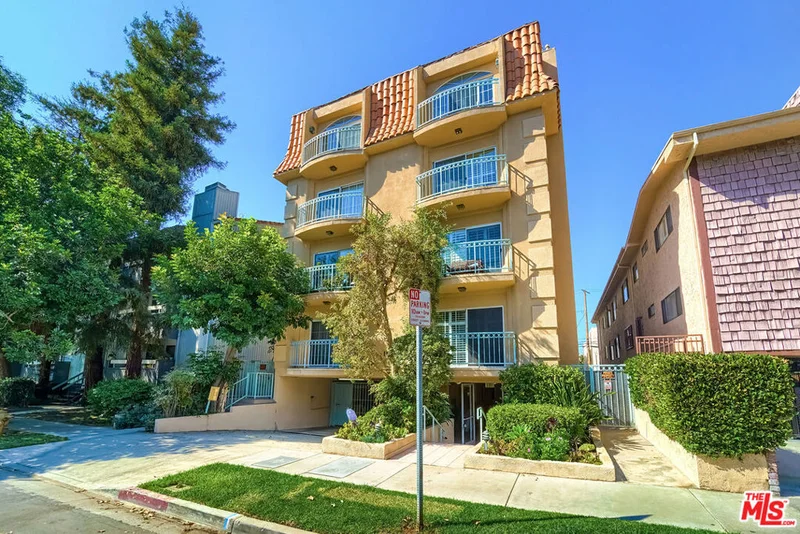 1871 Greenfield #402, Los Angeles, CA 90025