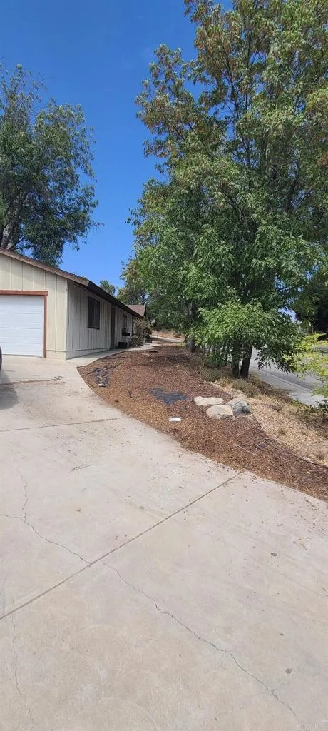 1257 Hillcrest Dr., Thousand Oaks, CA 91362