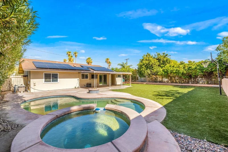 42695 Iowa, Palm Desert, CA 92211