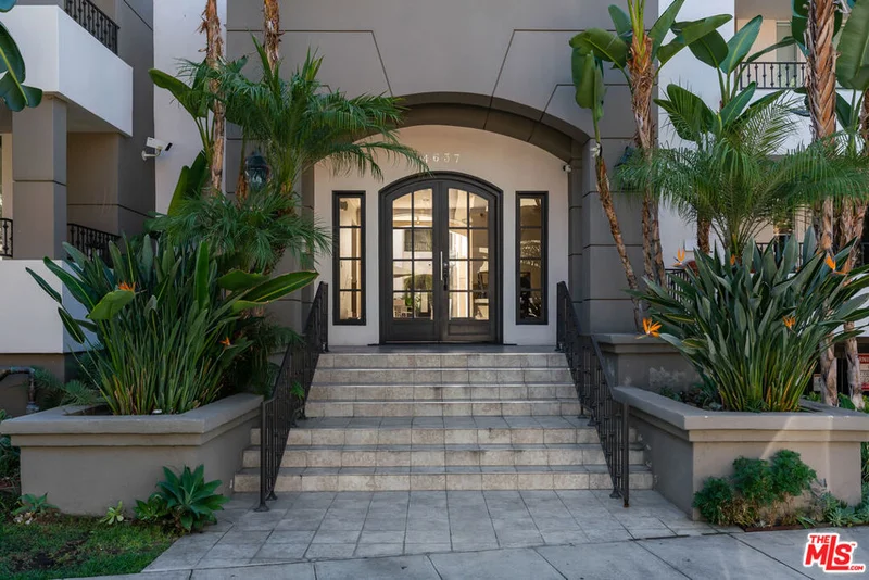 4637 Willis #207, Sherman Oaks, CA 91403